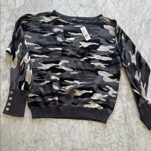New York & Company Gray Camouflage Sweater